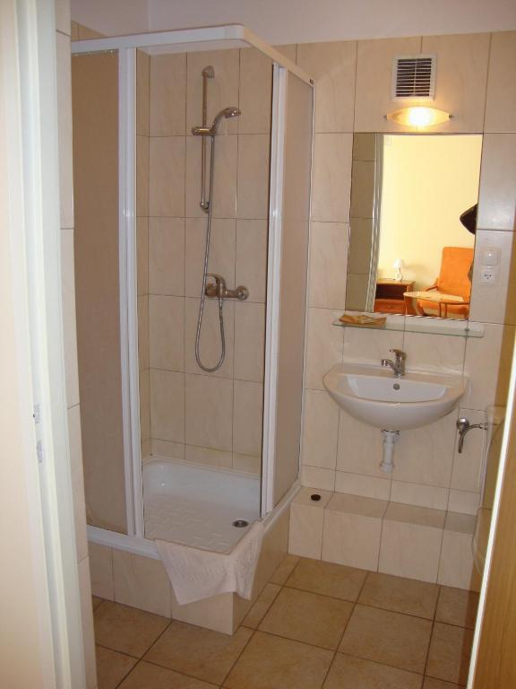 אלק Apartamenty & Restauracja Janus מראה חיצוני תמונה